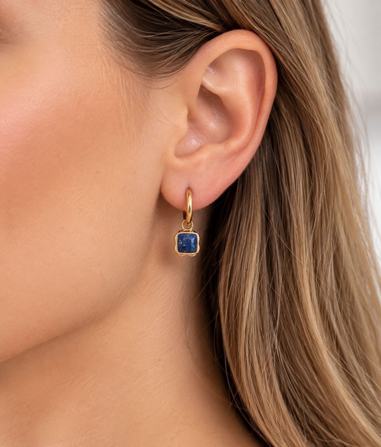 Charm Zawieszka Coeur de Lion 1301440721 Wrzesień Lapis Lazuli Gold 1 cm - para (3).jpg